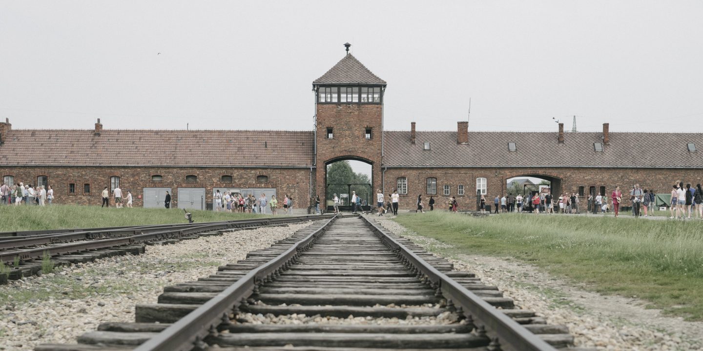 Remembering the Holocaust in Auschwitz on Twitter – the memorial operates a touching social media presence