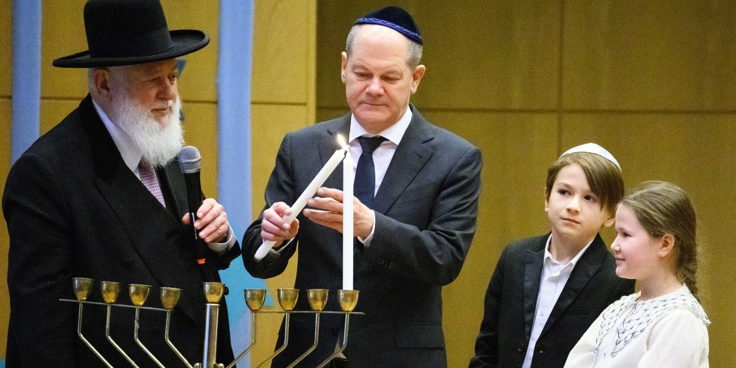 Scholz feiert mit Schülern Chanukka Jüdische Allgemeine