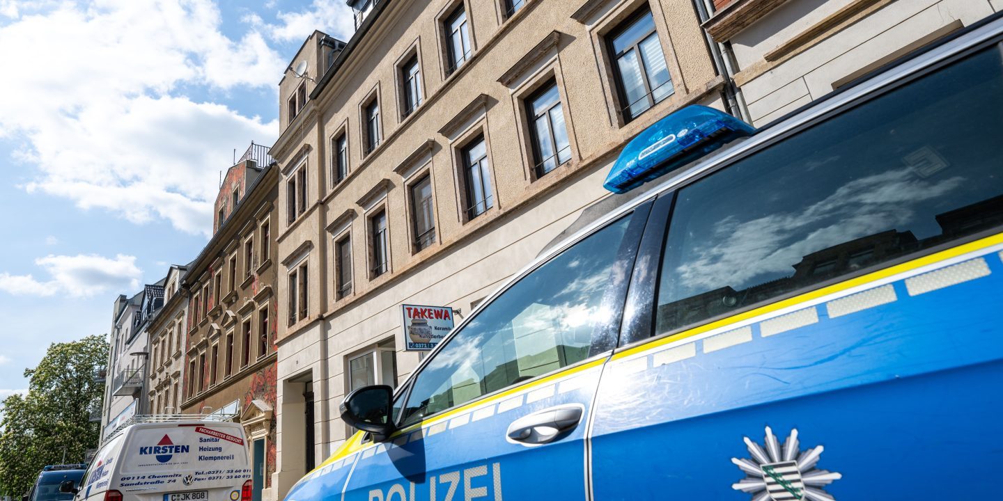 Nazi-Parolen Und Schmierereien: Polizei Ermittelt In Mehreren Fällen ...