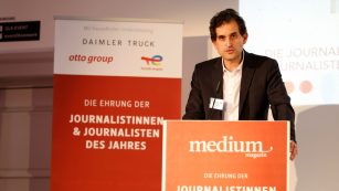 Philipp Peyman Engel bei der Preisverleihung in Berlin