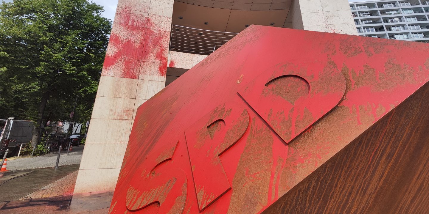 Red triangles smeared on Willy Brandt House