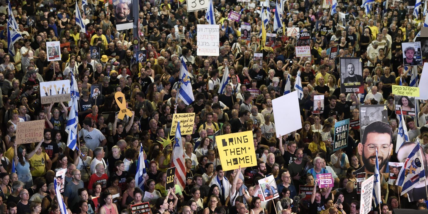 Hundreds of thousands demonstrate in Israel for a hostage deal