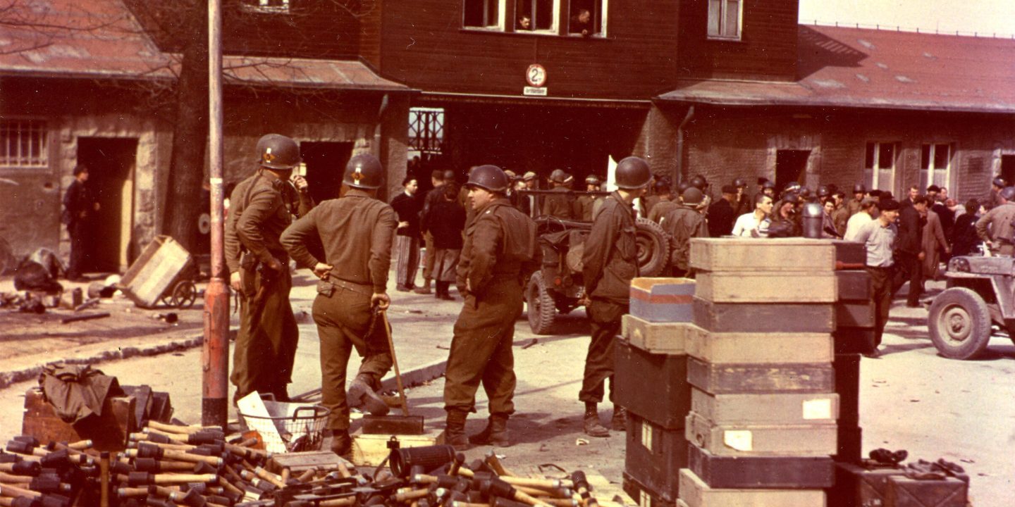 Zwischen Halbmond und Hakenkreuz - Wie Muslime der Waffen-SS nach ...